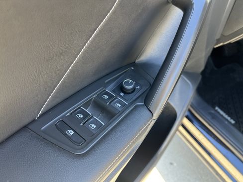 Certified 2023 Volkswagen Tiguan SE image 14