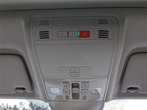 New 2026 Volkswagen Taos SE image 24