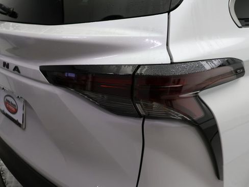 Used 2024 Toyota Sienna XLE image 9