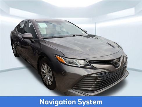 Used 2018 Toyota Camry L image 4