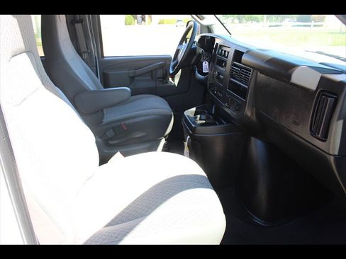 Used 2025 Chevrolet Express 3500 LS image 19