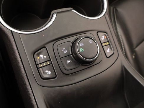 Used 2024 GMC Terrain SLT image 7