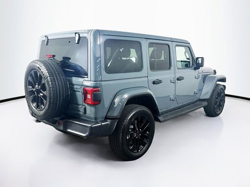 Used 2025 Jeep Wrangler Sahara image 9