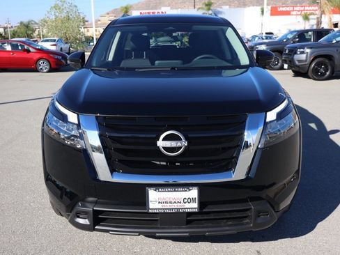 New 2025 Nissan Pathfinder SV w/ Cargo Package image 9