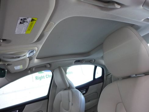 Used 2020 Volvo S60 T5 Momentum image 51