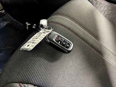 Used 2025 Honda Pilot Sport image 35