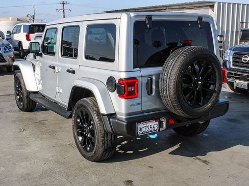 Used 2022 Jeep Wrangler Unlimited Sahara w/ Cold Weather Group AWD/4WD image 7