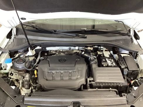 Certified 2024 Volkswagen Tiguan SE R-Line AWD/4WD image 18