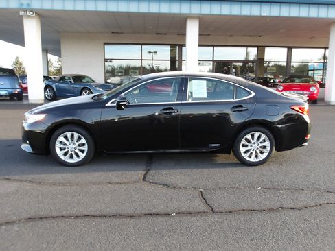 Used 2013 Lexus ES 300h image 2