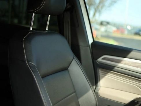 Used 2022 Volkswagen Atlas Cross Sport SE image 48