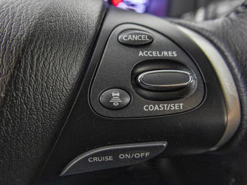 Used 2020 Nissan Pathfinder SV image 29