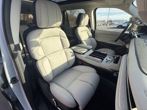 New 2026 Lincoln Navigator Reserve AWD/4WD image 12