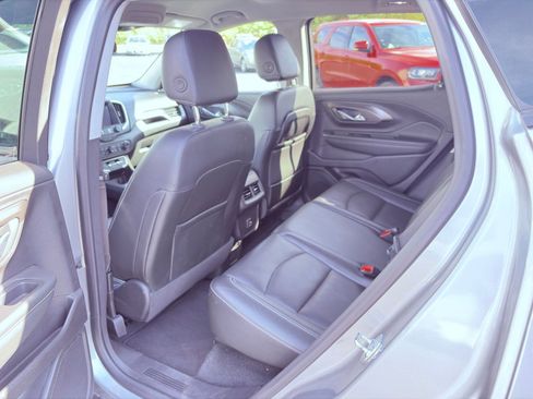 Used 2024 GMC Terrain SLT image 13