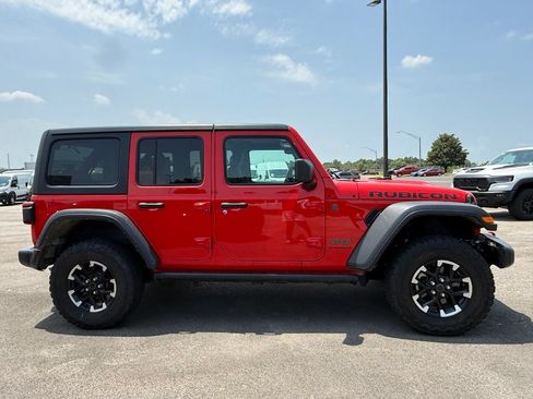Used 2025 Jeep Wrangler Unlimited Rubicon AWD/4WD image 9