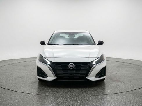 Used 2025 Nissan Altima 2.5 SV image 2