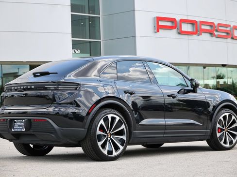 Certified 2025 Porsche Macan 4S Electric AWD/4WD image 35