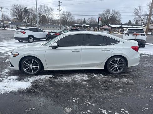 Used 2024 Honda Civic Touring image 4