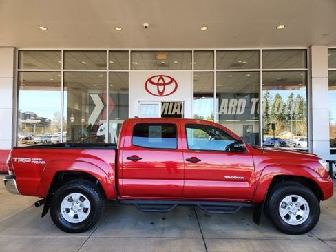 Used 2015 Toyota Tacoma 4x4 Double Cab w/ TRD Off-Road Package image 3