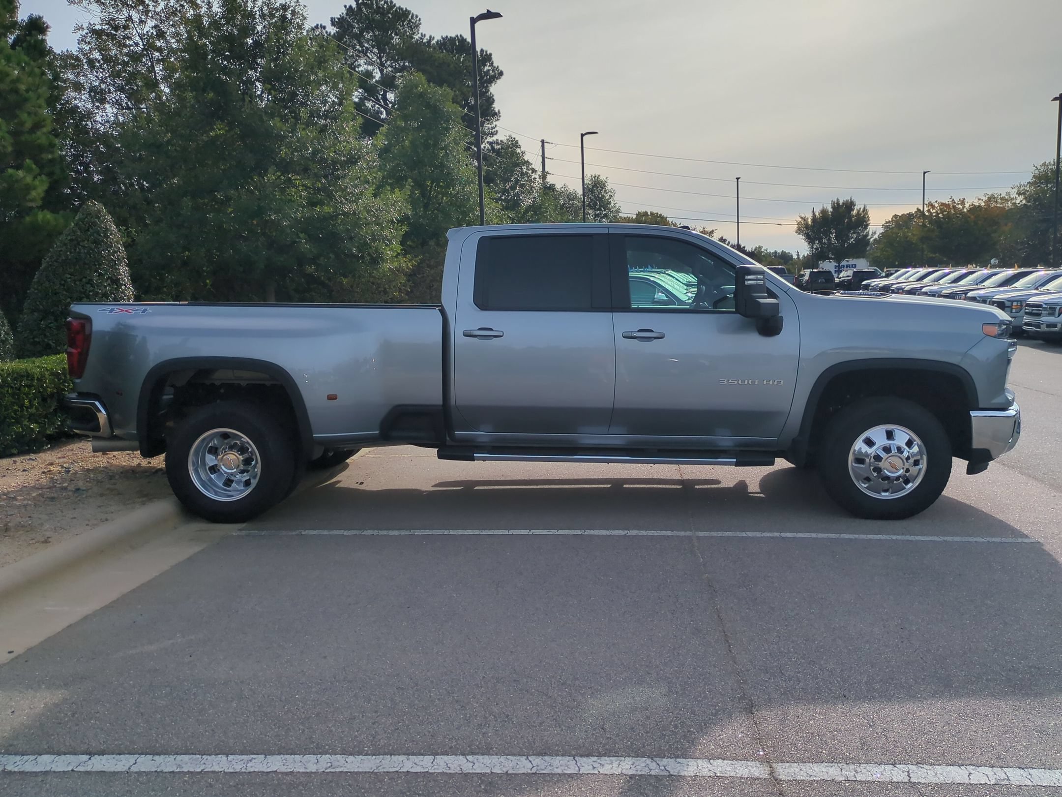 Used 2026 Chevrolet Silverado 3500 LT w/ All Star Edition AWD/4WD image 3