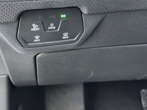 Used 2025 Volkswagen Atlas SE FWD image 16