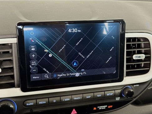 Used 2024 Hyundai Venue Limited image 16