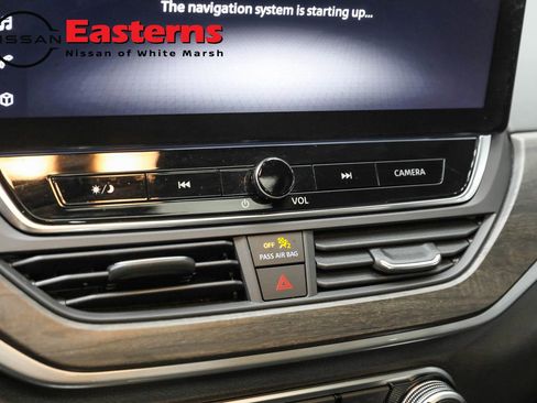 Used 2023 Nissan Altima 2.5 SV w/ SV Premium Package FWD image 18
