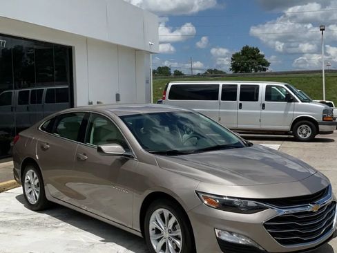 Used 2022 Chevrolet Malibu LT w/ Leather Package image 3