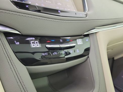Used 2020 Cadillac XT5 Premium Luxury FWD image 30