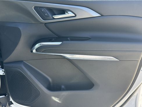 Used 2025 Chevrolet Traverse LT image 14