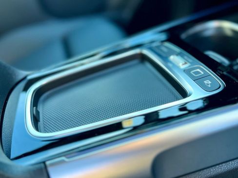 Certified 2025 Mercedes-Benz GLB 250 4MATIC image 19