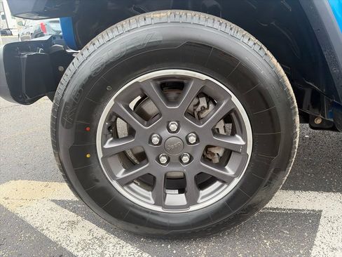 Used 2020 Jeep Gladiator Overland AWD/4WD image 12