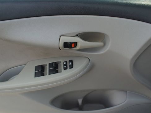 Used 2013 Toyota Corolla L FWD image 18