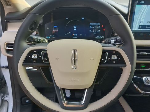 New 2026 Lincoln Corsair Premiere FWD image 13