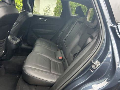 Used 2023 Volvo XC60 B5 Plus AWD/4WD image 6