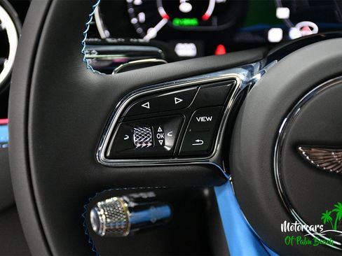 Used 2025 Bentley Flying Spur Plug-In Hybrid image 31