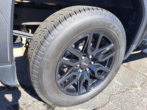 Used 2023 GMC Sierra 1500 Elevation image 17
