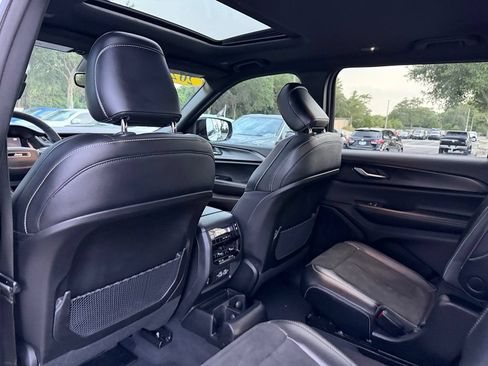 Used 2024 Jeep Grand Cherokee L Altitude AWD/4WD image 18