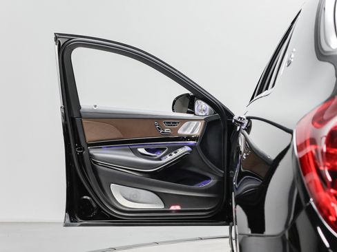 Used 2019 Mercedes-Benz Maybach S 560 4MATIC image 33