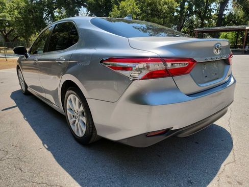 Used 2019 Toyota Camry LE FWD image 5