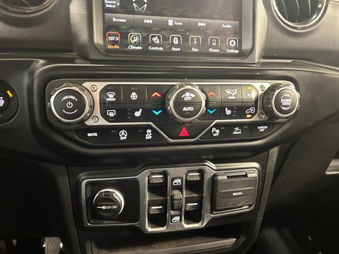 Used 2022 Jeep Gladiator Overland AWD/4WD image 17