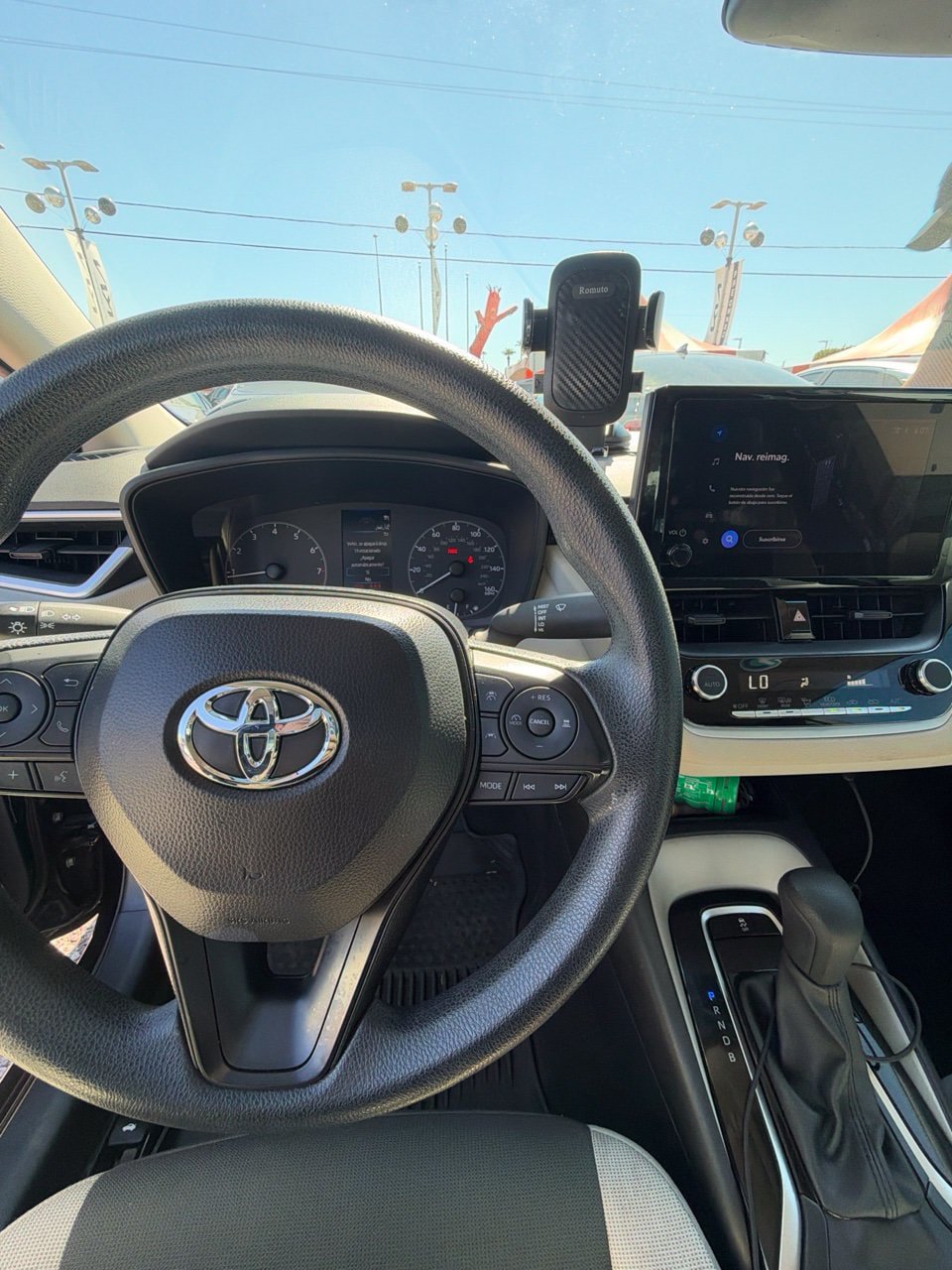 Used 2024 Toyota Corolla LE w/ LE Convenience Package FWD image 7