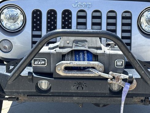 Used 2018 Jeep Wrangler Unlimited Rubicon w/ Connectivity Group AWD/4WD image 9