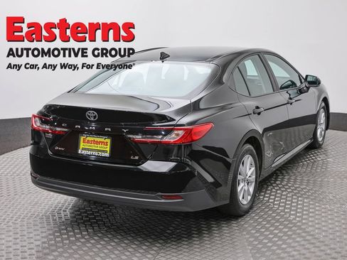 Used 2025 Toyota Camry LE FWD image 5