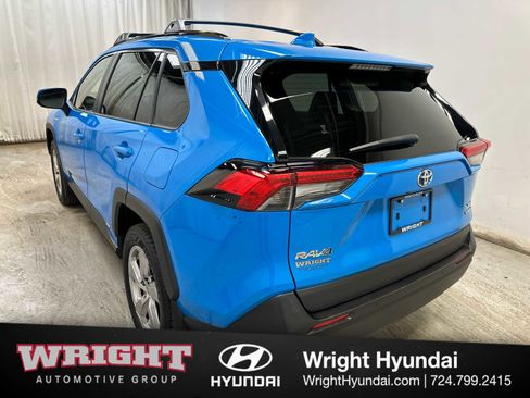 Used 2021 Toyota RAV4 XLE Premium image 4