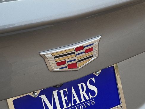 Used 2024 Cadillac XT4 Premium Luxury image 12