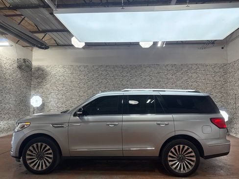 Used 2020 Lincoln Navigator Reserve w/ Luxury Package AWD/4WD image 4
