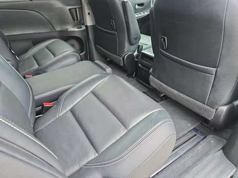 Used 2017 Toyota Sienna SE w/ SE Preferred Package image 11