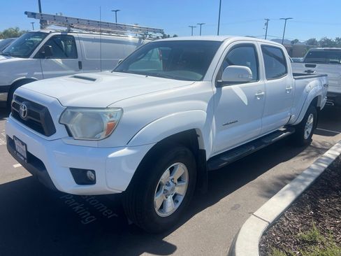 Used 2015 Toyota Tacoma PreRunner w/ TRD Sport Package RWD image 2