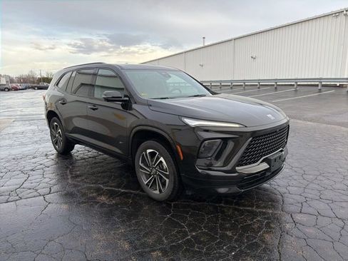 Used 2025 Buick Enclave Sport Touring image 8