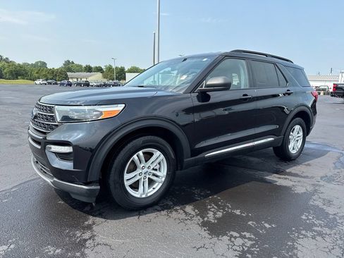 Used 2024 Ford Explorer XLT w/ Equipment Group 202A AWD/4WD image 4